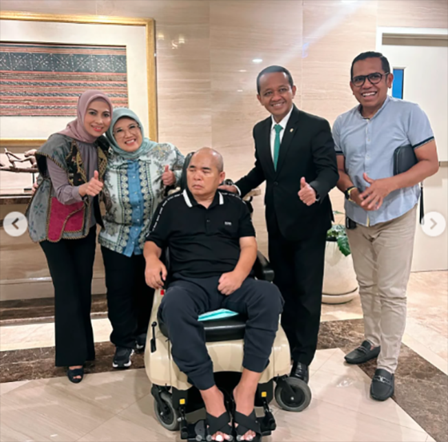 Kondisi Ade Komarudin saat dikunjungi jajaran pengurus Partai Golkar, Oktober 2024/Foto: Instagram Putri Komarudin 